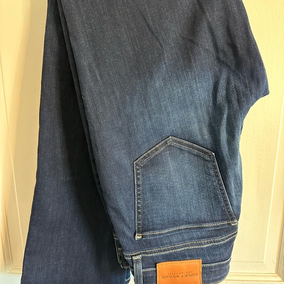 Lucky Jeans, size 8/29R, like new! dark, mid rise straight - Picture 3 of 4
